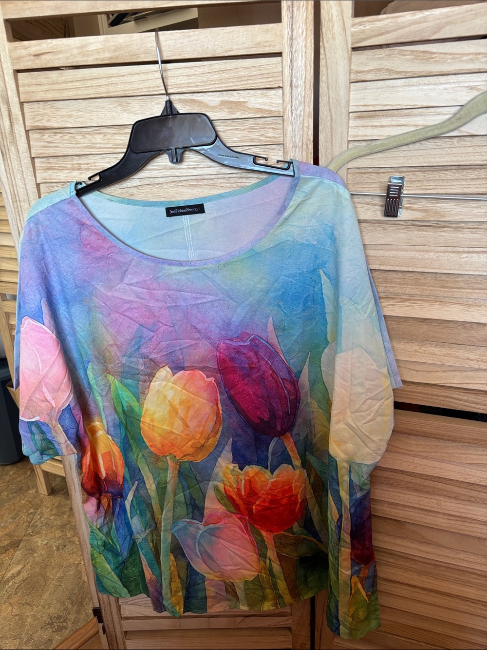 BOLD elements Multicolor Tulip Watercolor Short Sleeve Top CL